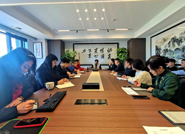 集團(tuán)董事長(zhǎng)在東北運(yùn)營(yíng)中心召開(kāi)座談會(huì)